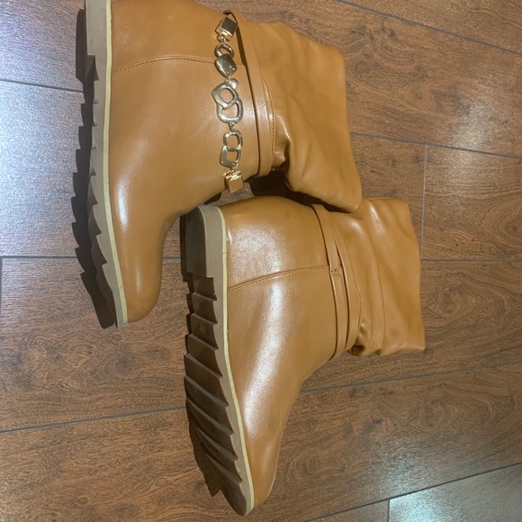 Boots - Picture 2 of 3